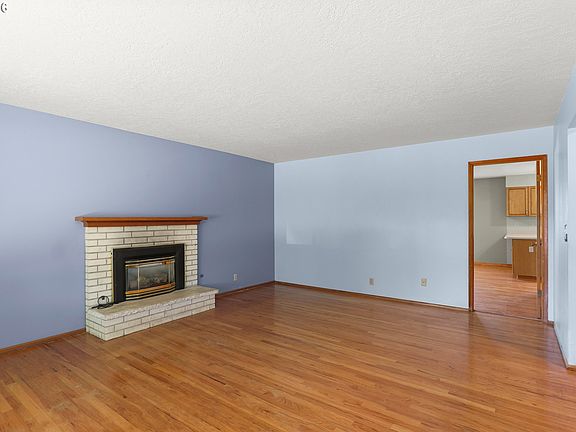 5th image of 938 NE Delsey Rd