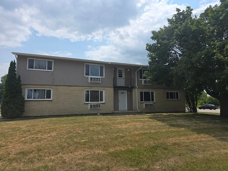 1741 Warwick Way — Photo 1