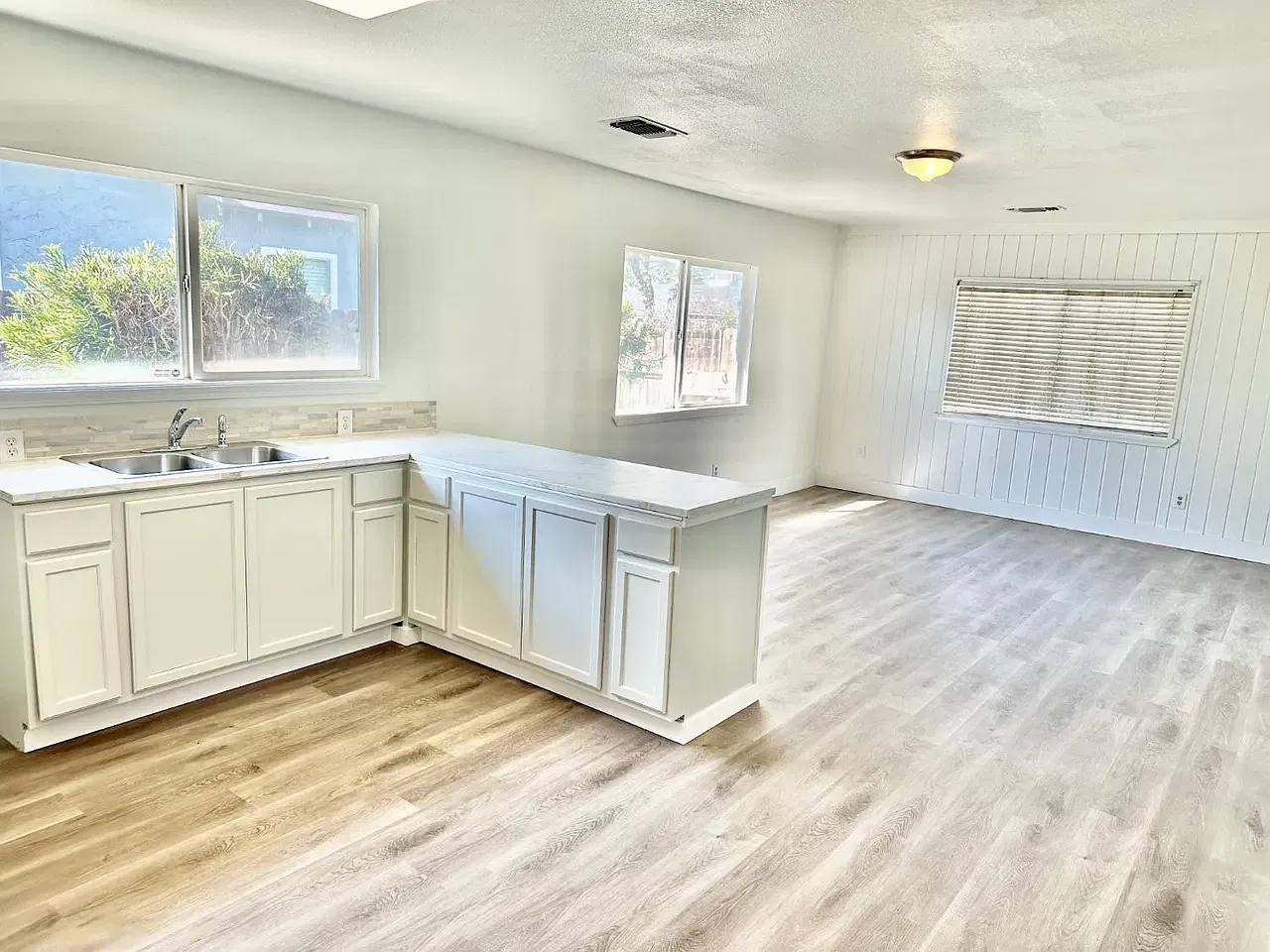 3 bed, 1300 sqft, $2,250 — Photo 4