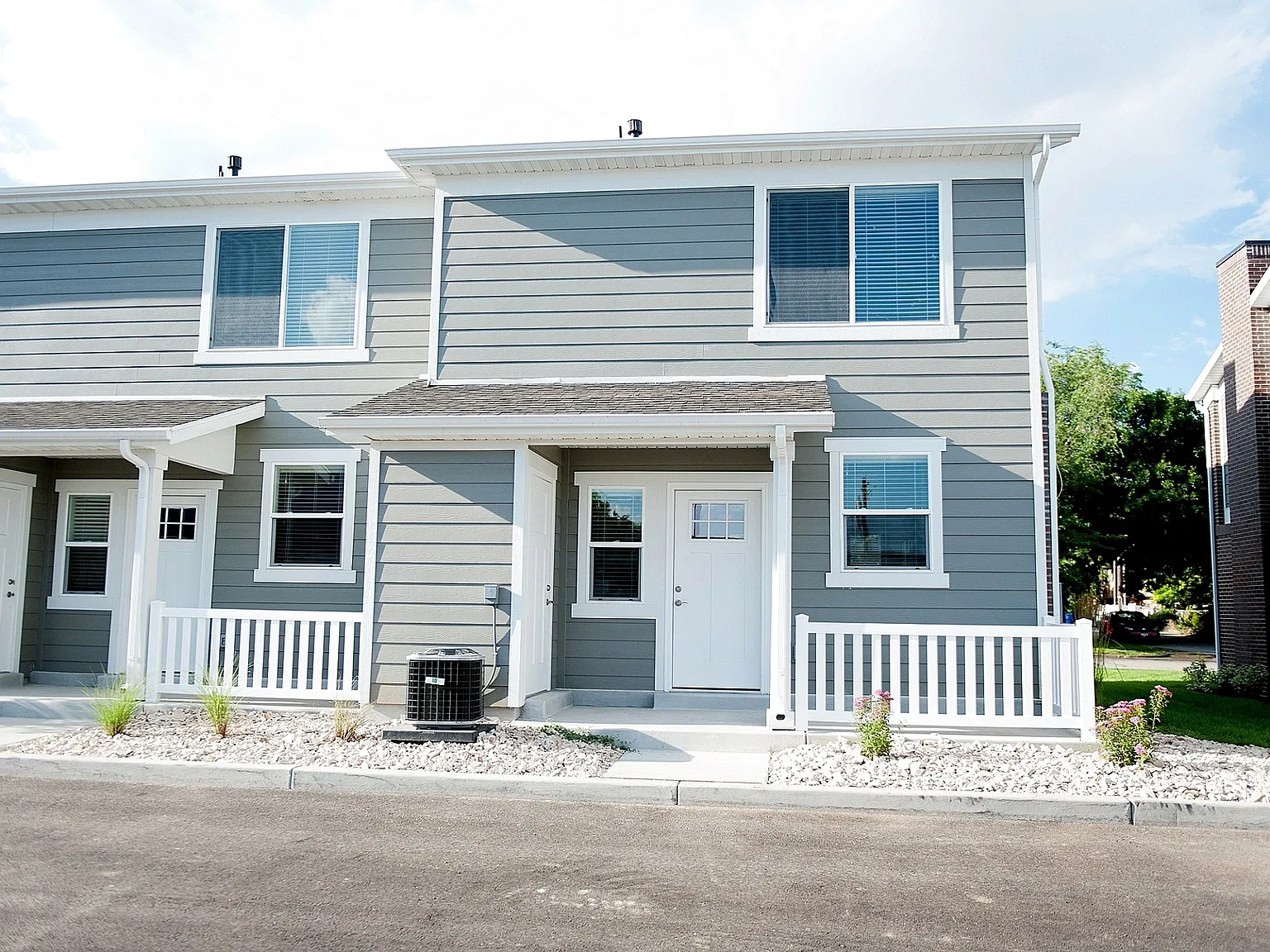 200 N Townhomes - 372 — Photo 3