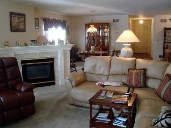 4th image of 625 Crestgate Pl