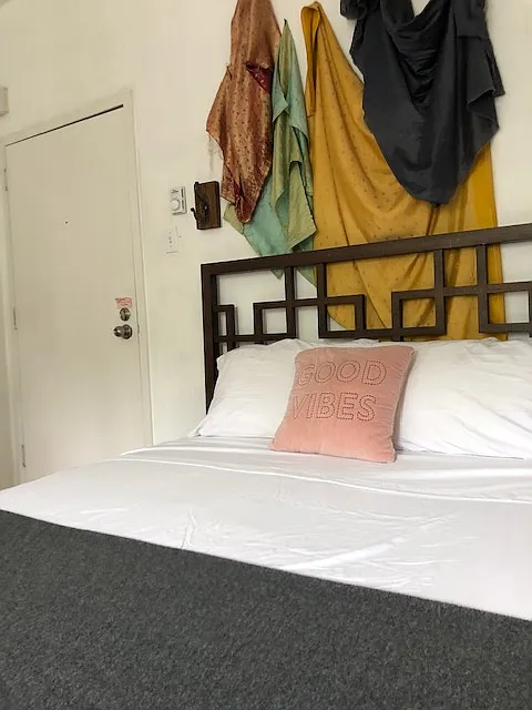 Studio, 400 sqft, $1,099 — Photo 2