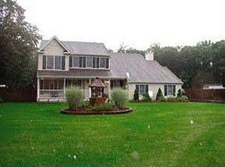 4 Sunset Ave, Coram, NY 11727