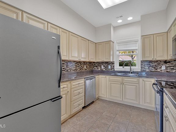 2nd image of 211 University Pkwy #10