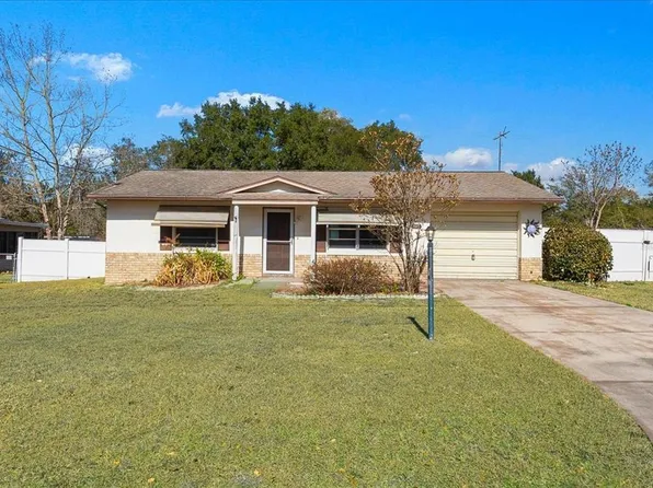 415 1st Dr, Lady Lake, FL 32159