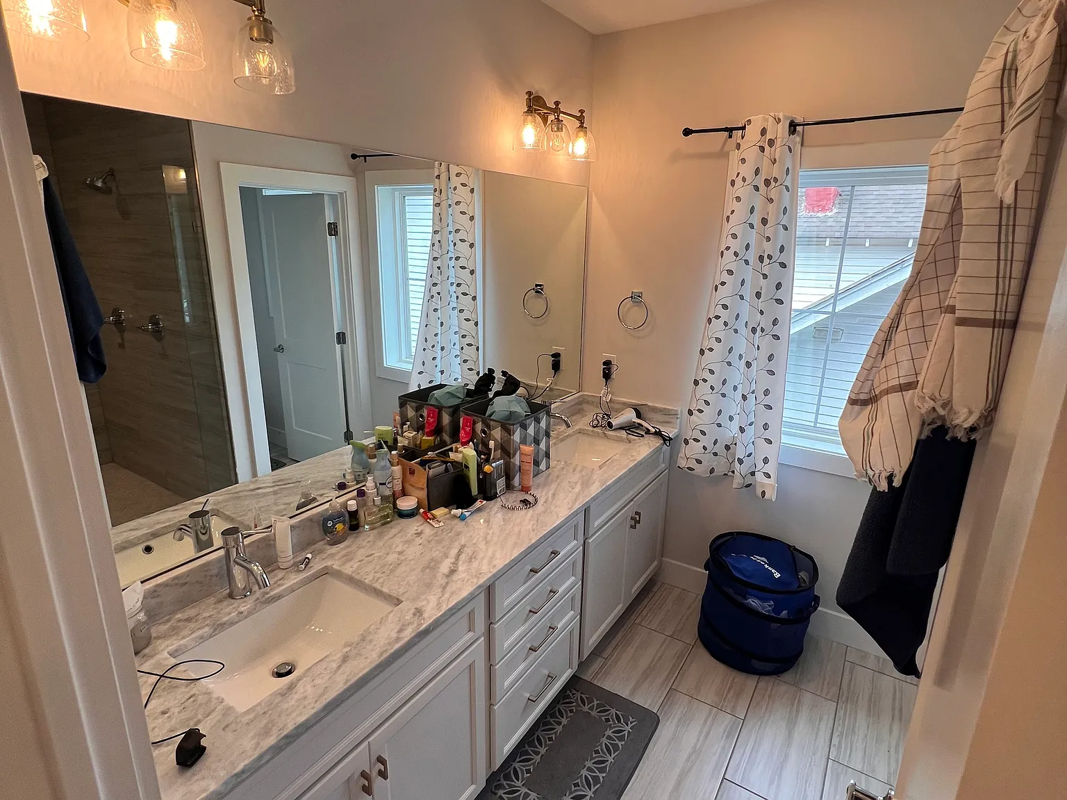 4 bed, 2300 sqft, $1,000 — Photo 2