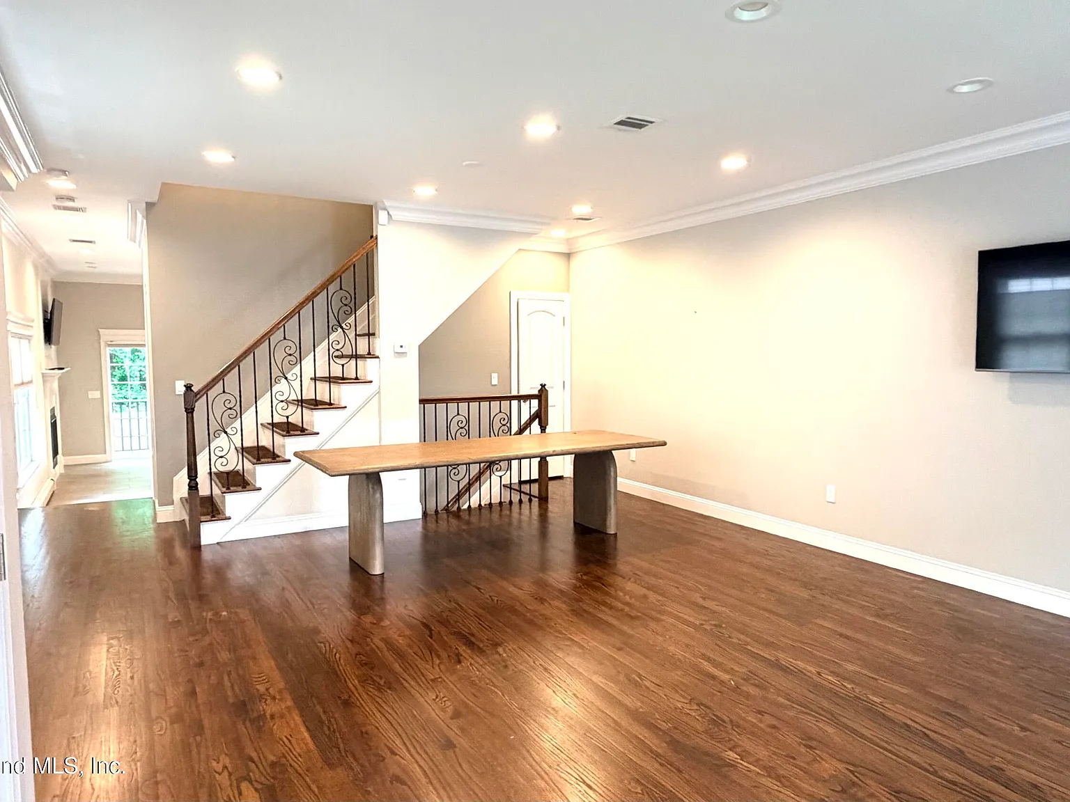 3 bed, 2.5 bath, 2474 sqft, $4,000 — Photo 3