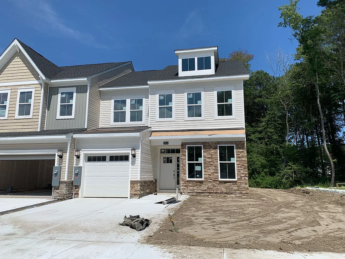 Building Photo - 32044 White Tail Dr