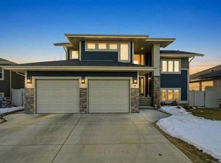 9 E Sheep Close, Lacombe, AB T4L 0J1