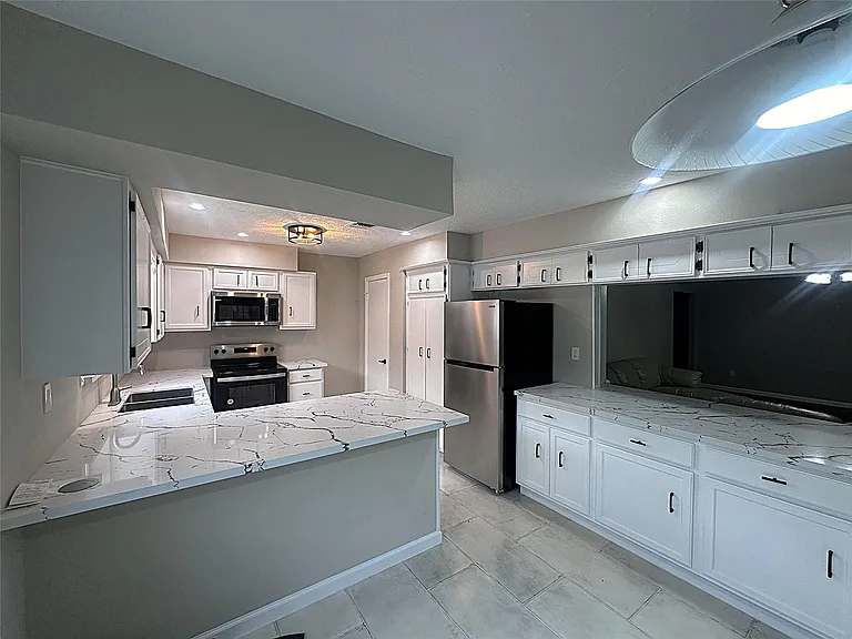 10902 Bob White Dr — Photo 3