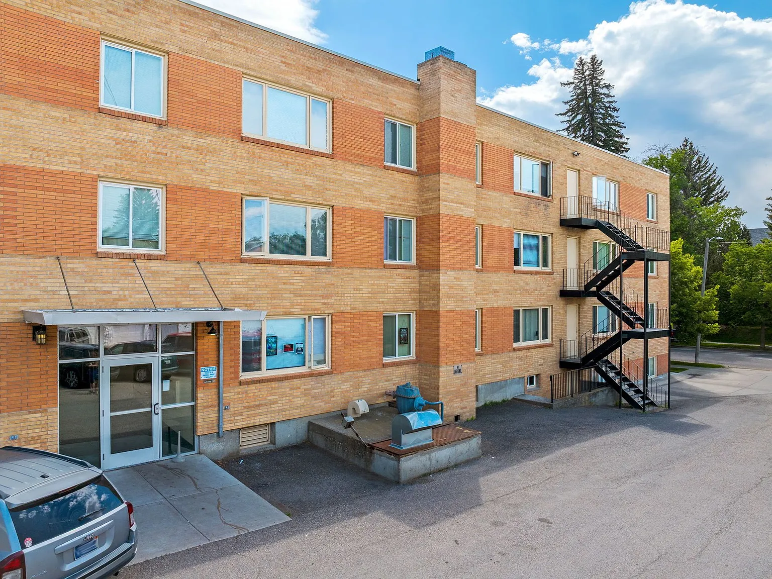 Glacier Apartments — Photo 4