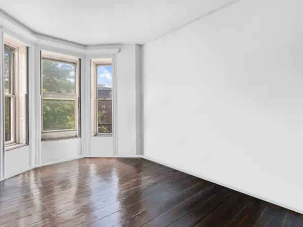 377 Mac Donough Street image 4 of 8