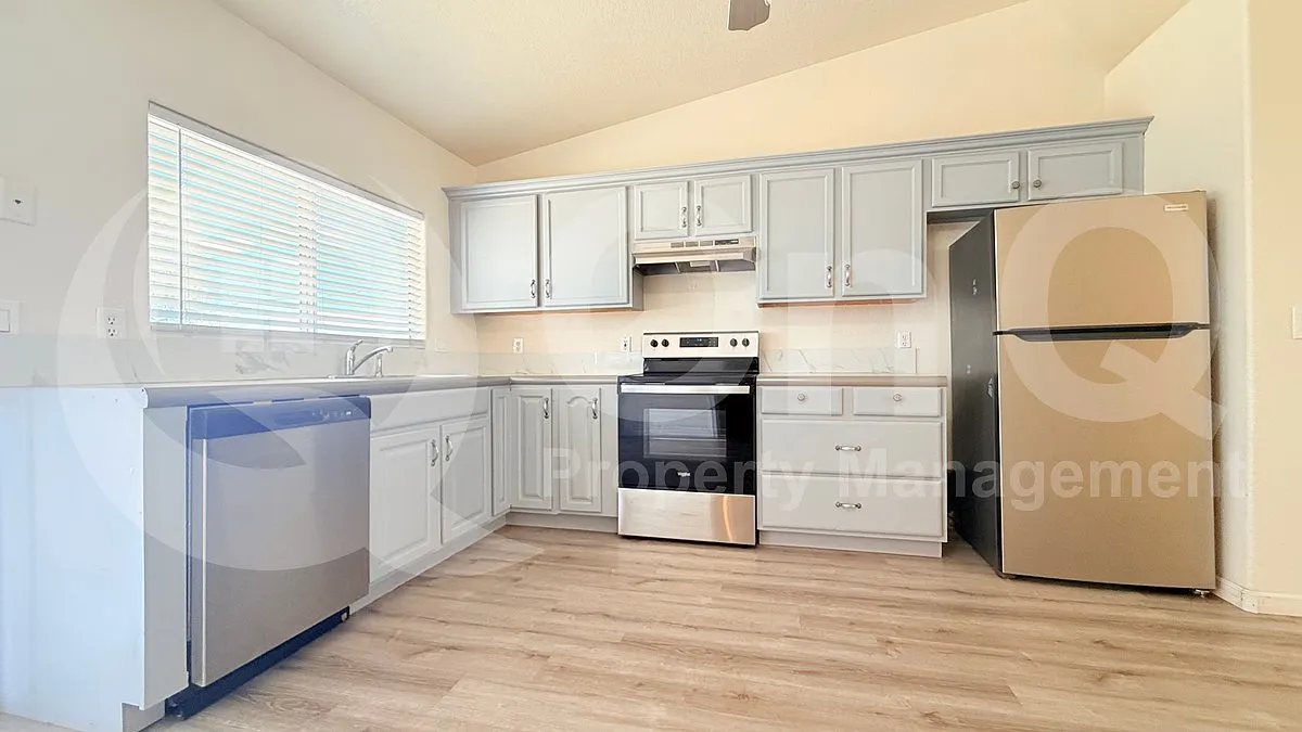 3 bed, 2.0 bath, 1134 sqft, $1,649 — Photo 2