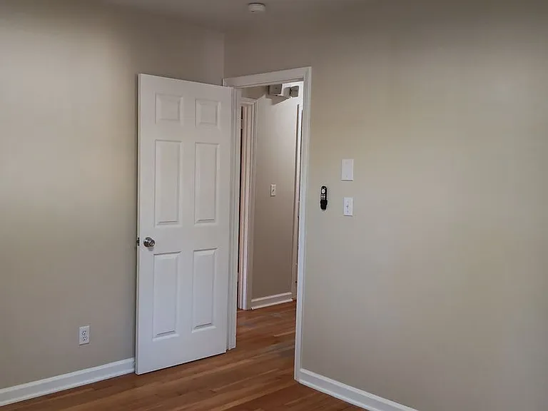 110 Middlesex Dr — Photo 16