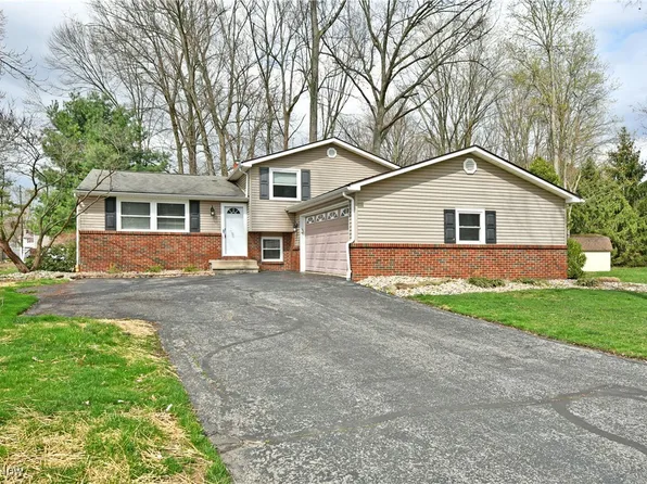 1495 Castillion Dr NE, Warren, OH 44484