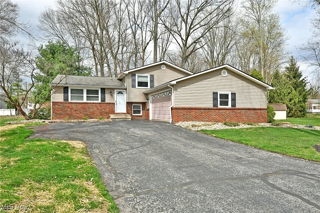 1495 Castillion Dr NE photo 1