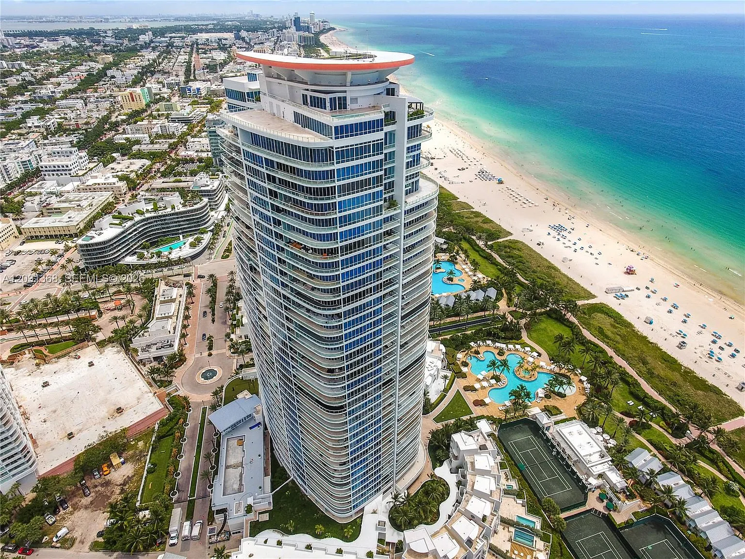 Continuum On South Beach — Photo 2