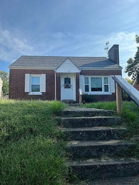 3 bed, 1100 sqft, $1,750 — Photo 1