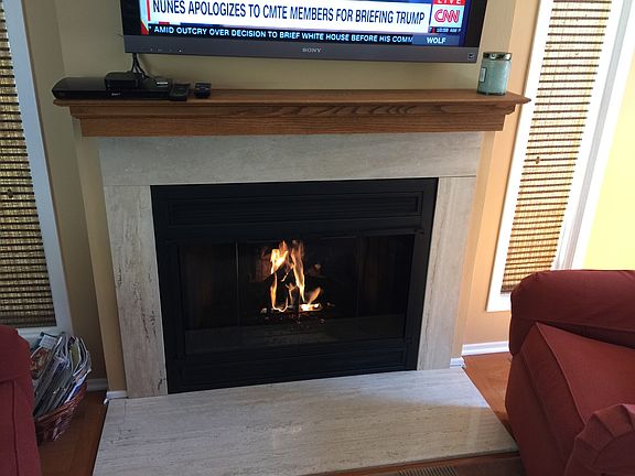 New gas fireplace w/ remote