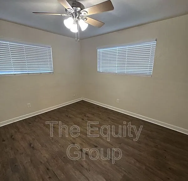 547 W Tulare Ave #A — Photo 11