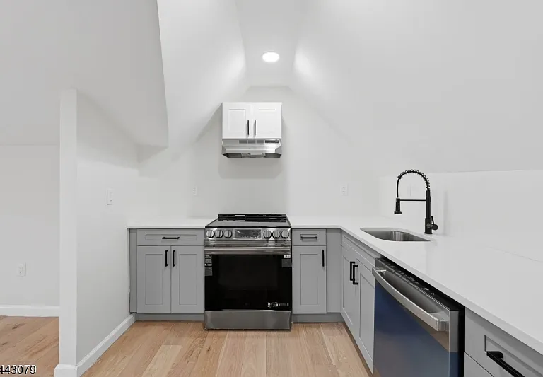 82 Grove St #4 — Photo 4
