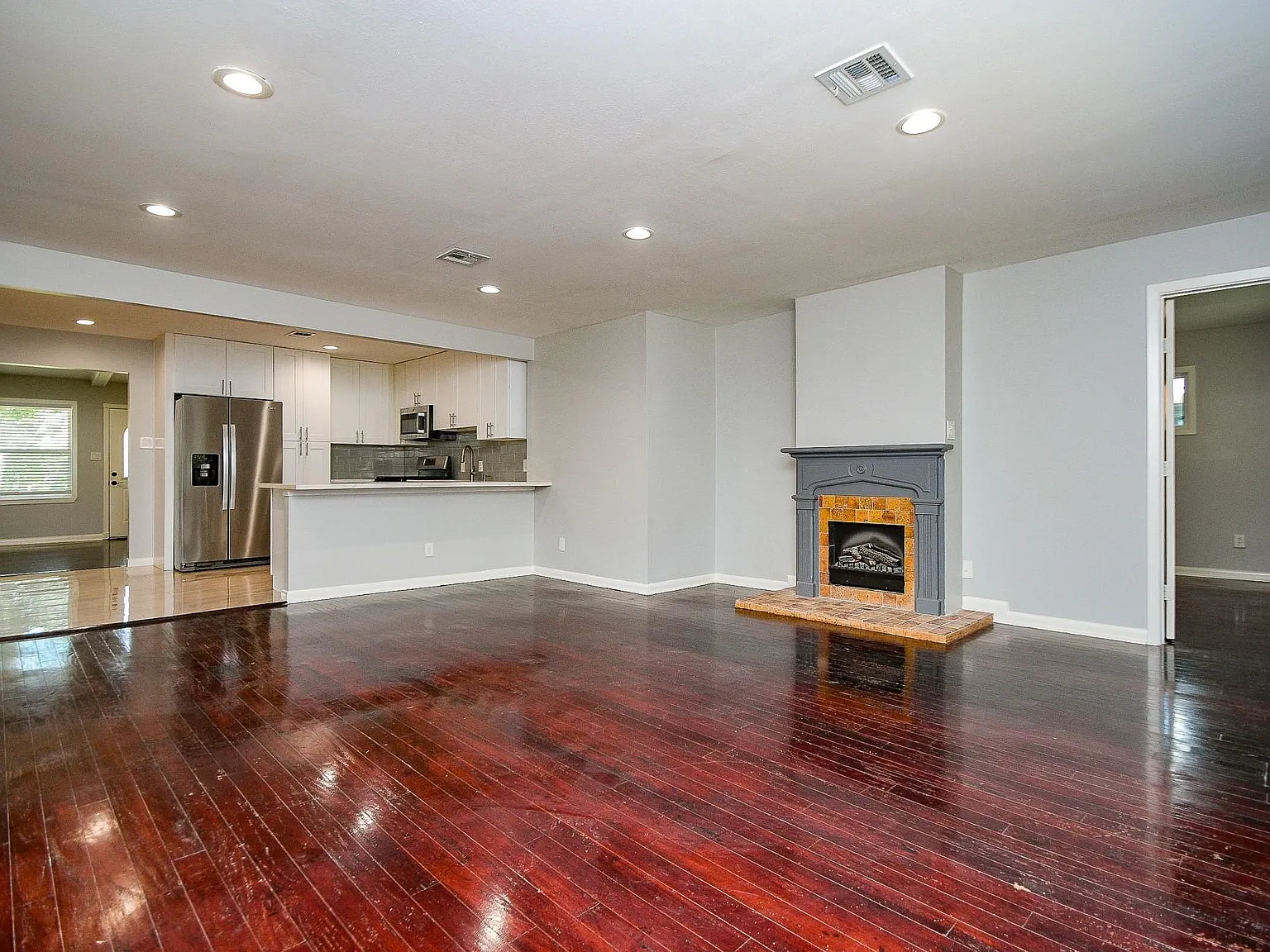 3 bed, 1576 sqft, $2,400 — Photo 4