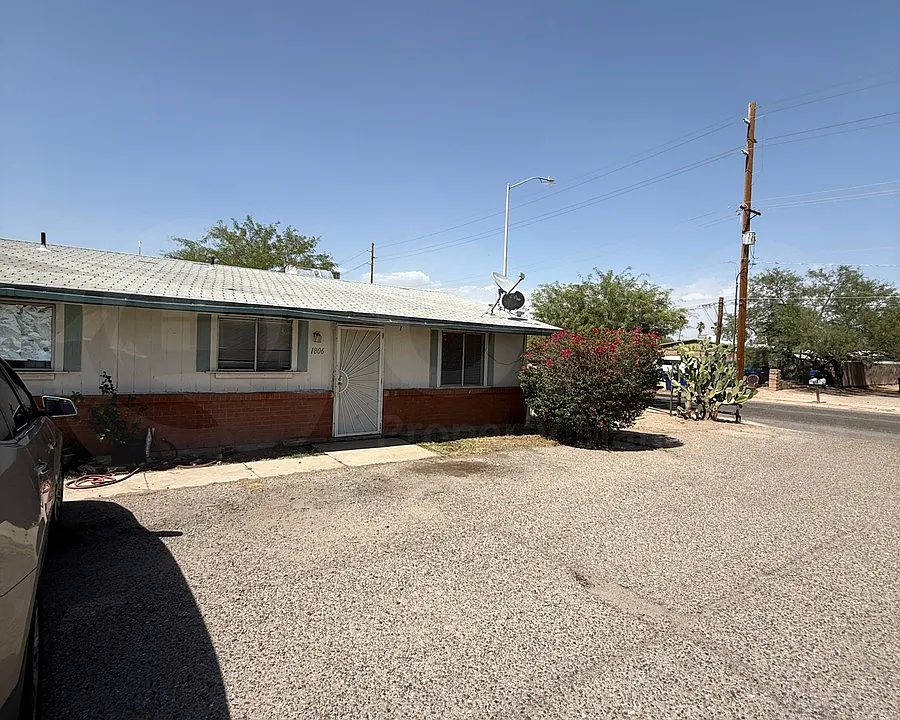 1806 S Van Buren Ave