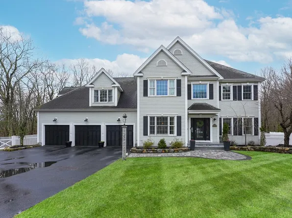 23-23 Fairway Ln #B, Medway, MA 02053