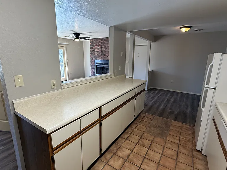 Westwind Apartments — Photo 8