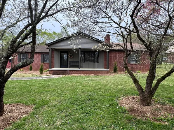 118 Hope Dr, Central, SC 29630