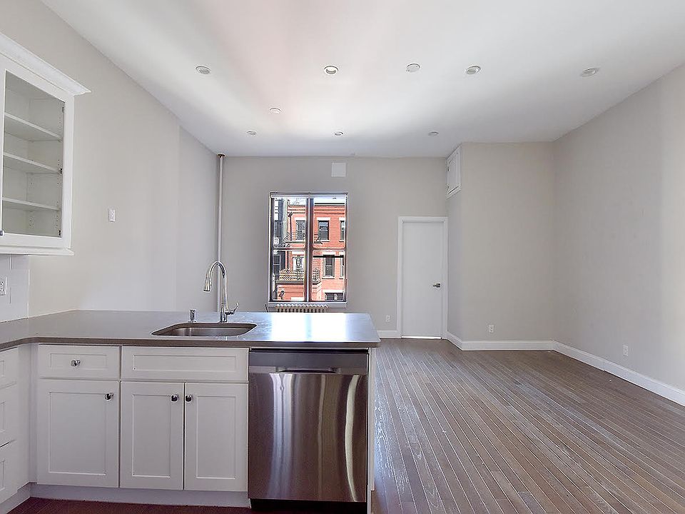 1st image of 25 W 89th St #3
