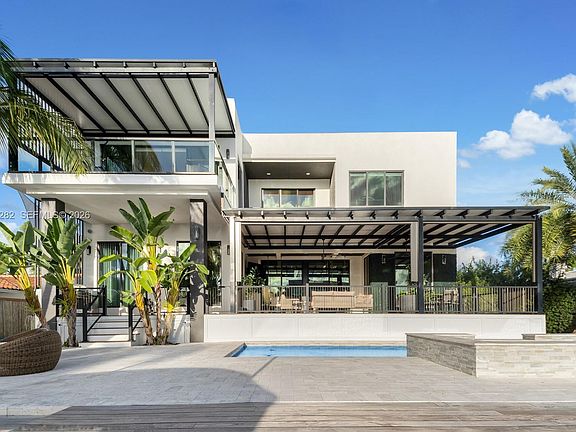 2nd image of 1970 NE 119th Rd