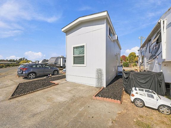 2nd image of 128 Plaza Dr #128