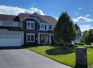 7 Arbor Gate Ct, Cohoes, NY 12047