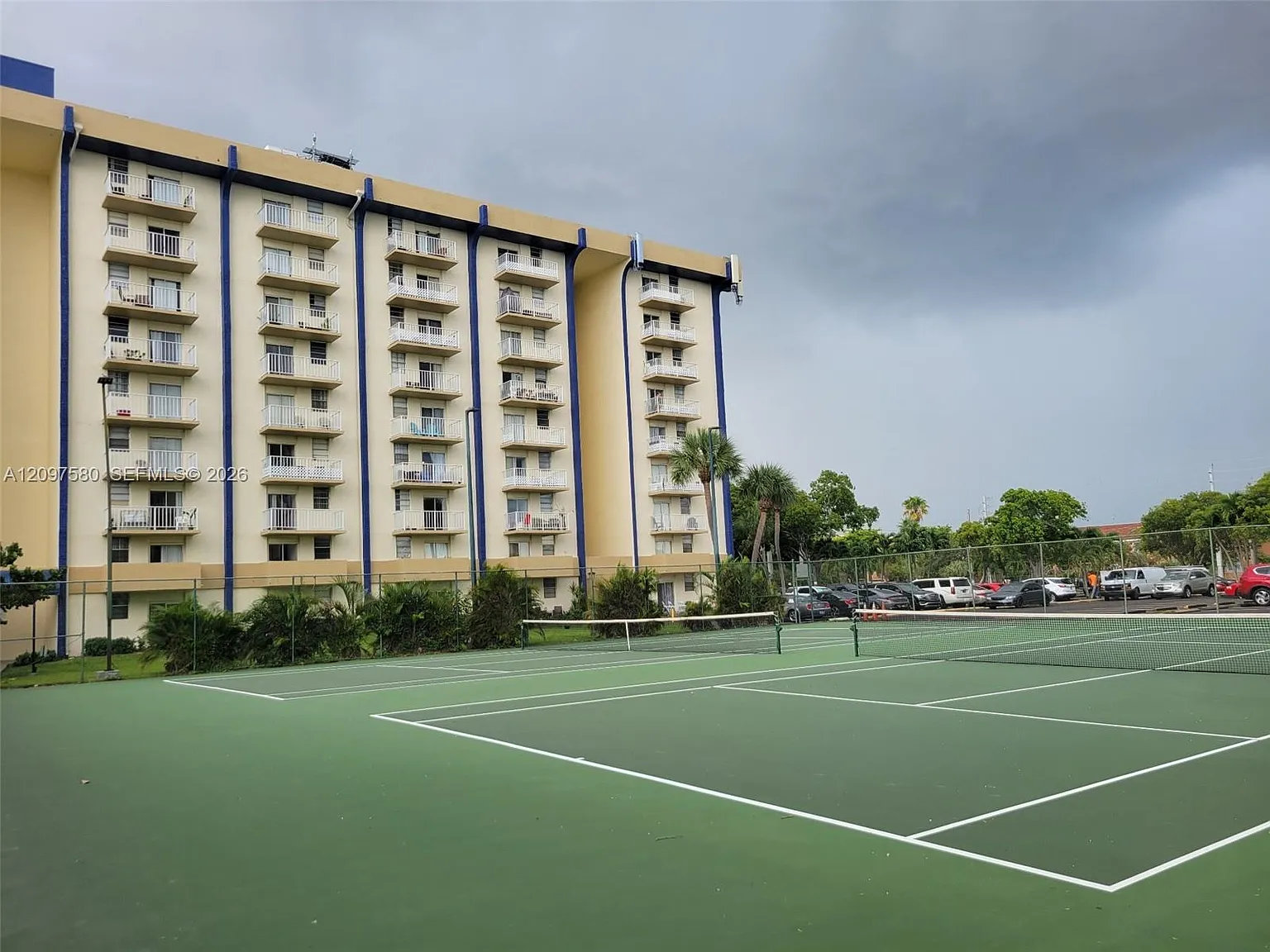 Yolanda Villas Condo — Photo 3