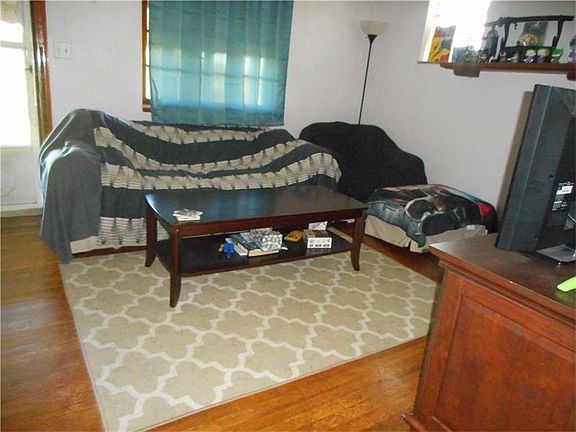 4th image of 810 Glencairn St