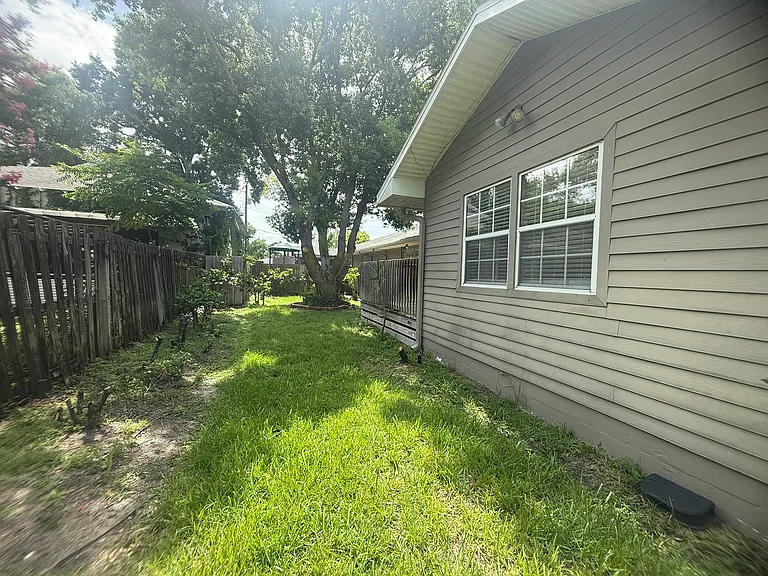 702 Avenue H NE #702 — Photo 23