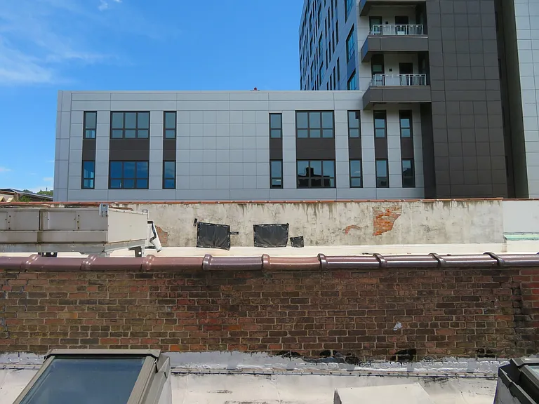 109 E State St — Photo 43
