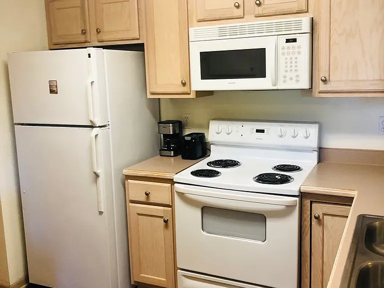 913 Westridge Dr #9 — Photo 3