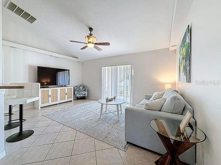 2402 Dryer Ave — Photo 12