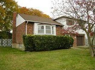 673 Interlaken Ln, North Babylon, NY 11703