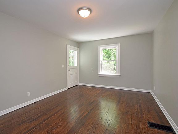 4th image of 2502 Canterbury Ave