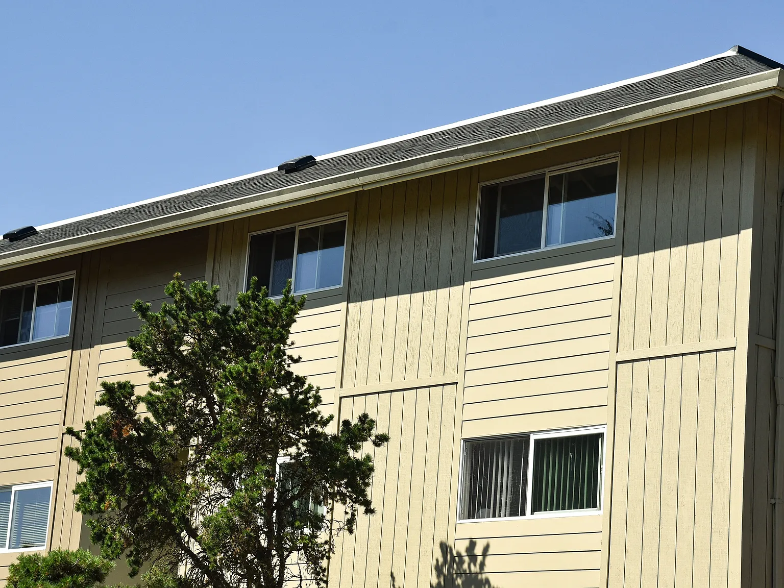 Halsey Summit Apartments — Photo 2