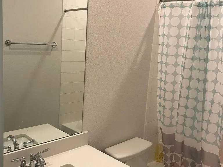 Bath3 next to Bed4/Entertainment room.