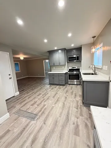 2 bed, 1.5 bath, 1024 sqft, $2,700 — Photo 3