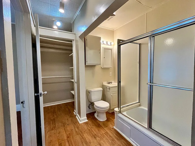 1002 Gregg St #CB — Photo 6