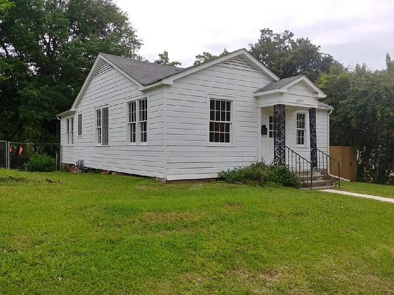1057 Monroe St — Photo 1