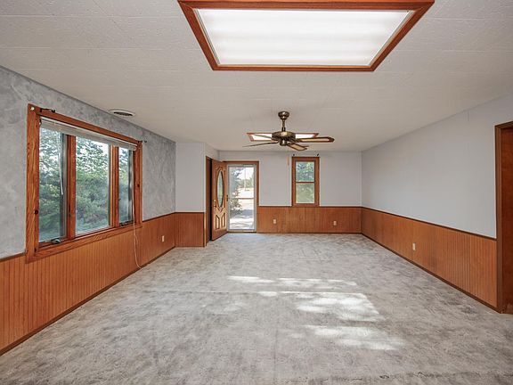 5th image of 558 Oak St