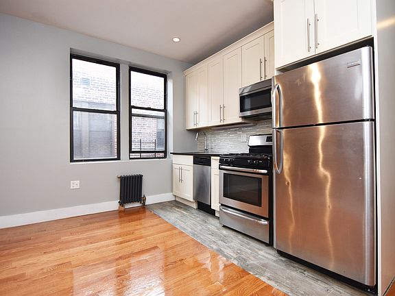 3rd image of 225 W 146th St #21
