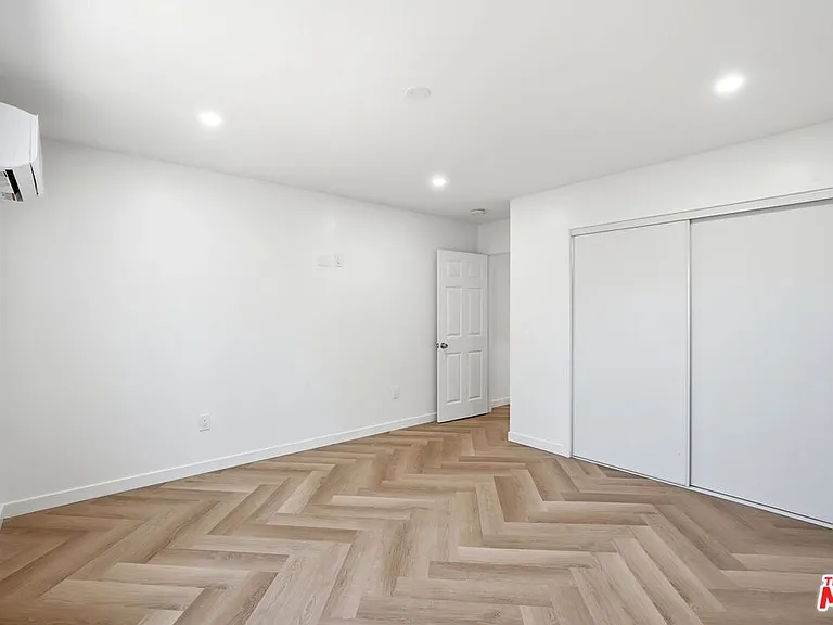 11445 Delano St — Photo 6